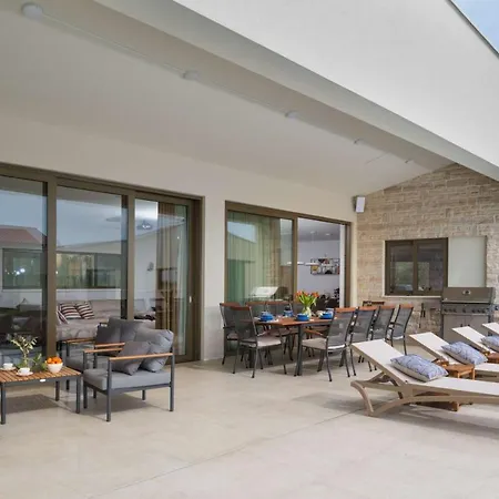 Beautiful Olive Grove Villa *